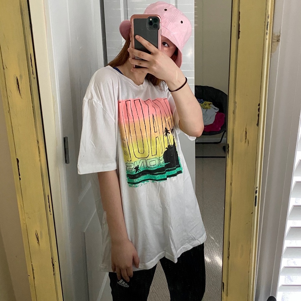 American Eagle “MAUI” white t-shirt ✨